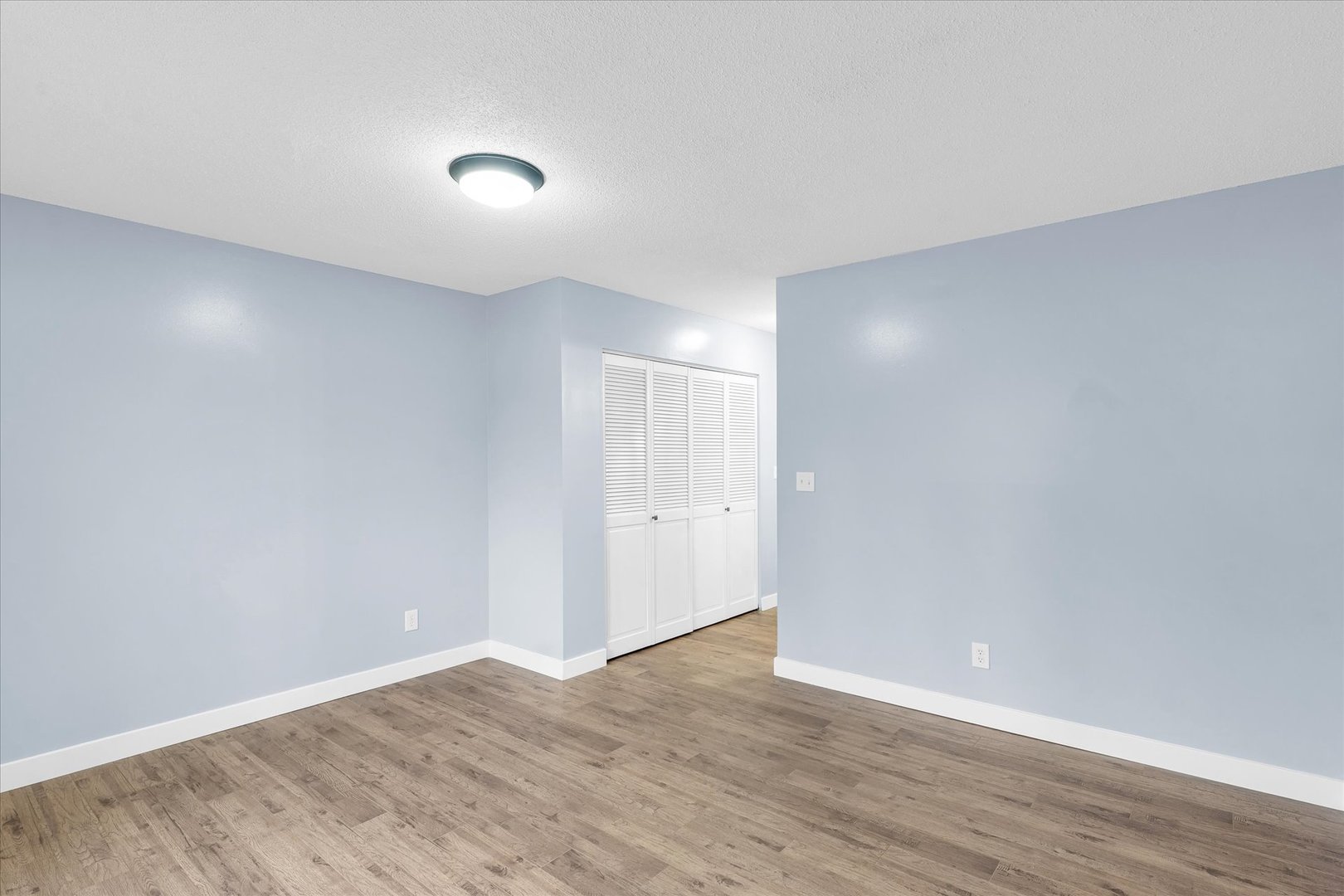 945 North Oakland Avenue Decatur, IL 62522 - Photo 19 of 49 a view of an empty room