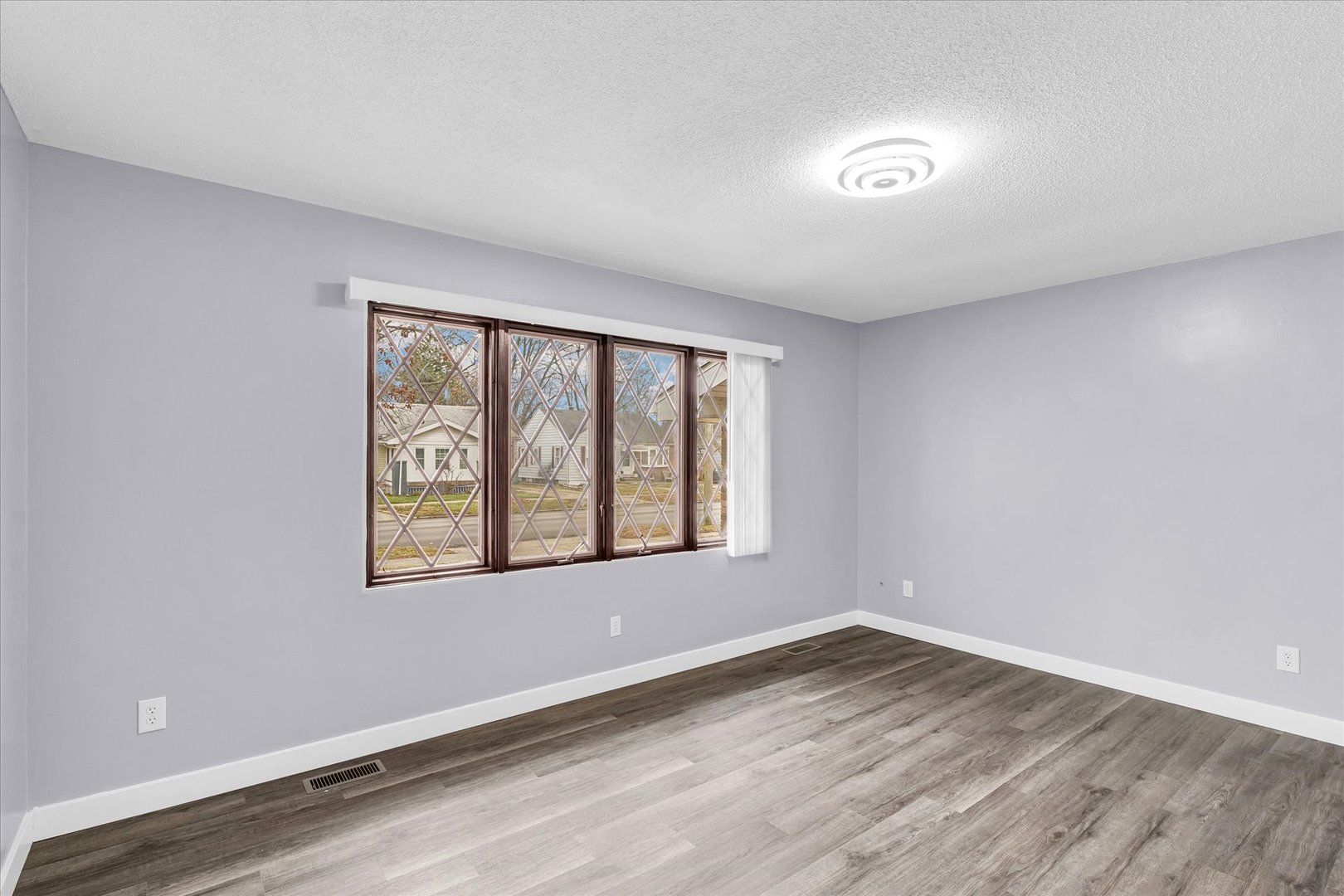 945 North Oakland Avenue Decatur, IL 62522 - Photo 9 of 49 an empty room with wooden floor and windows