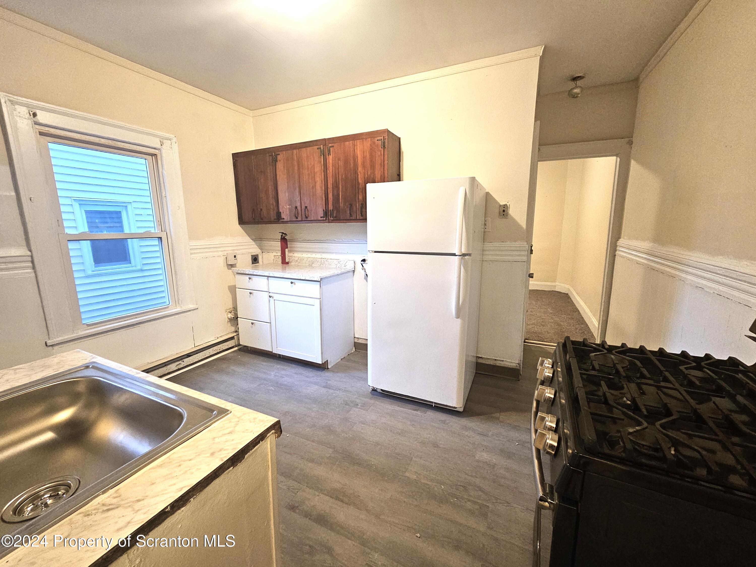 414 South Edwards Court Scranton, PA 18504 - Photo 3 of 15