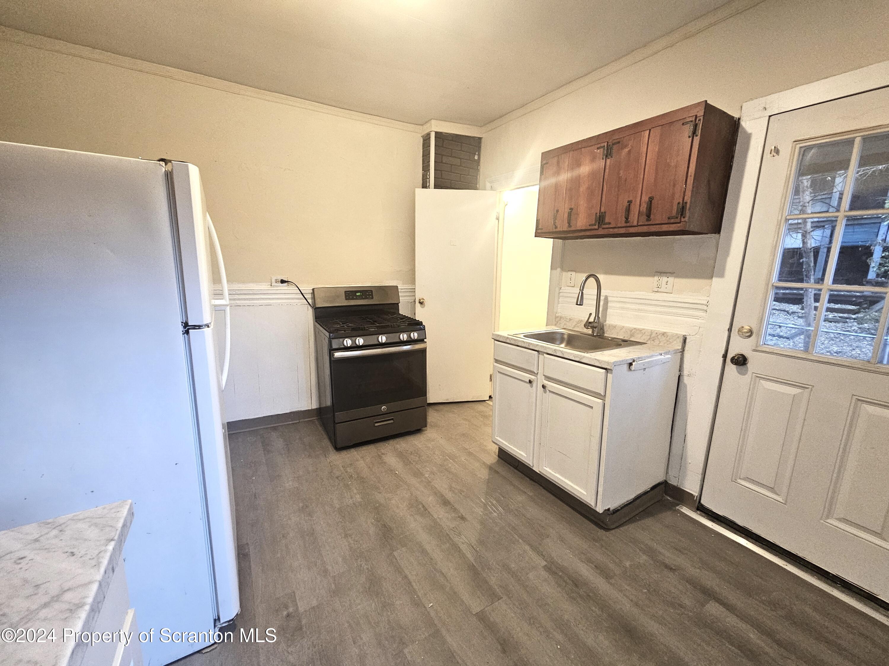 414 South Edwards Court Scranton, PA 18504 - Photo 4 of 15