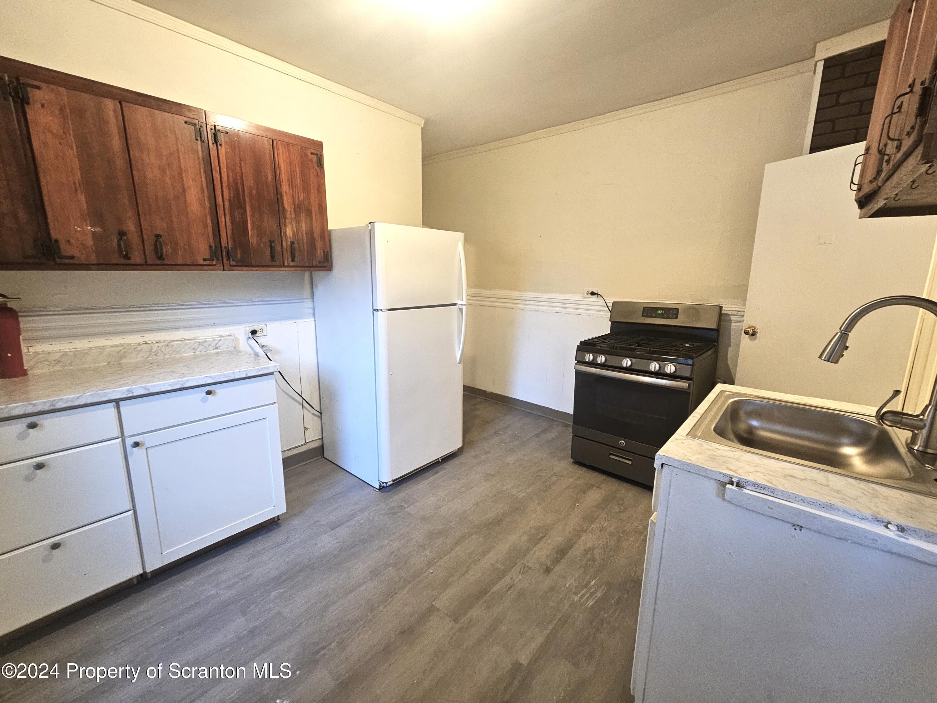 414 South Edwards Court Scranton, PA 18504 - Photo 5 of 15