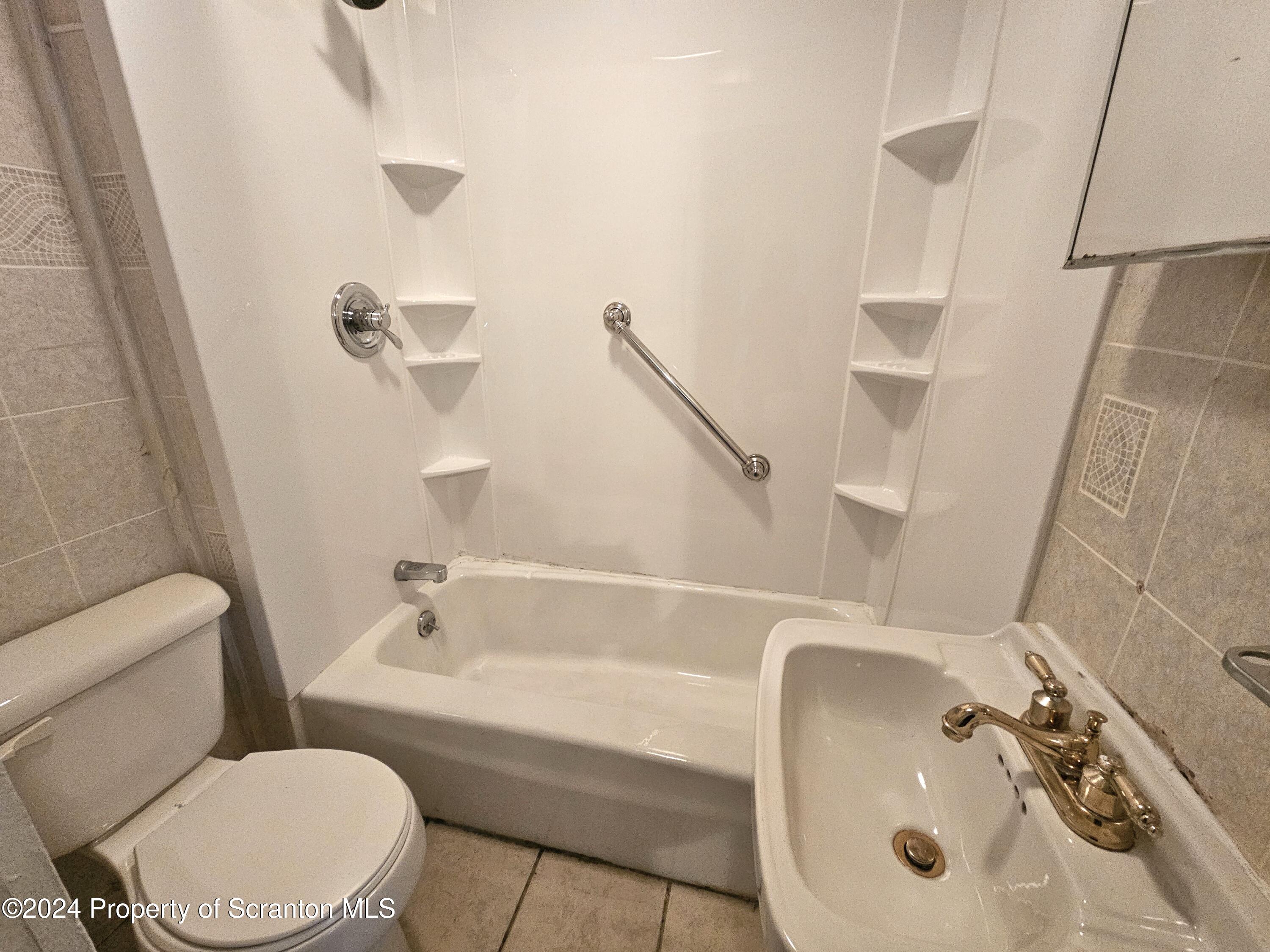 414 South Edwards Court Scranton, PA 18504 - Photo 6 of 15