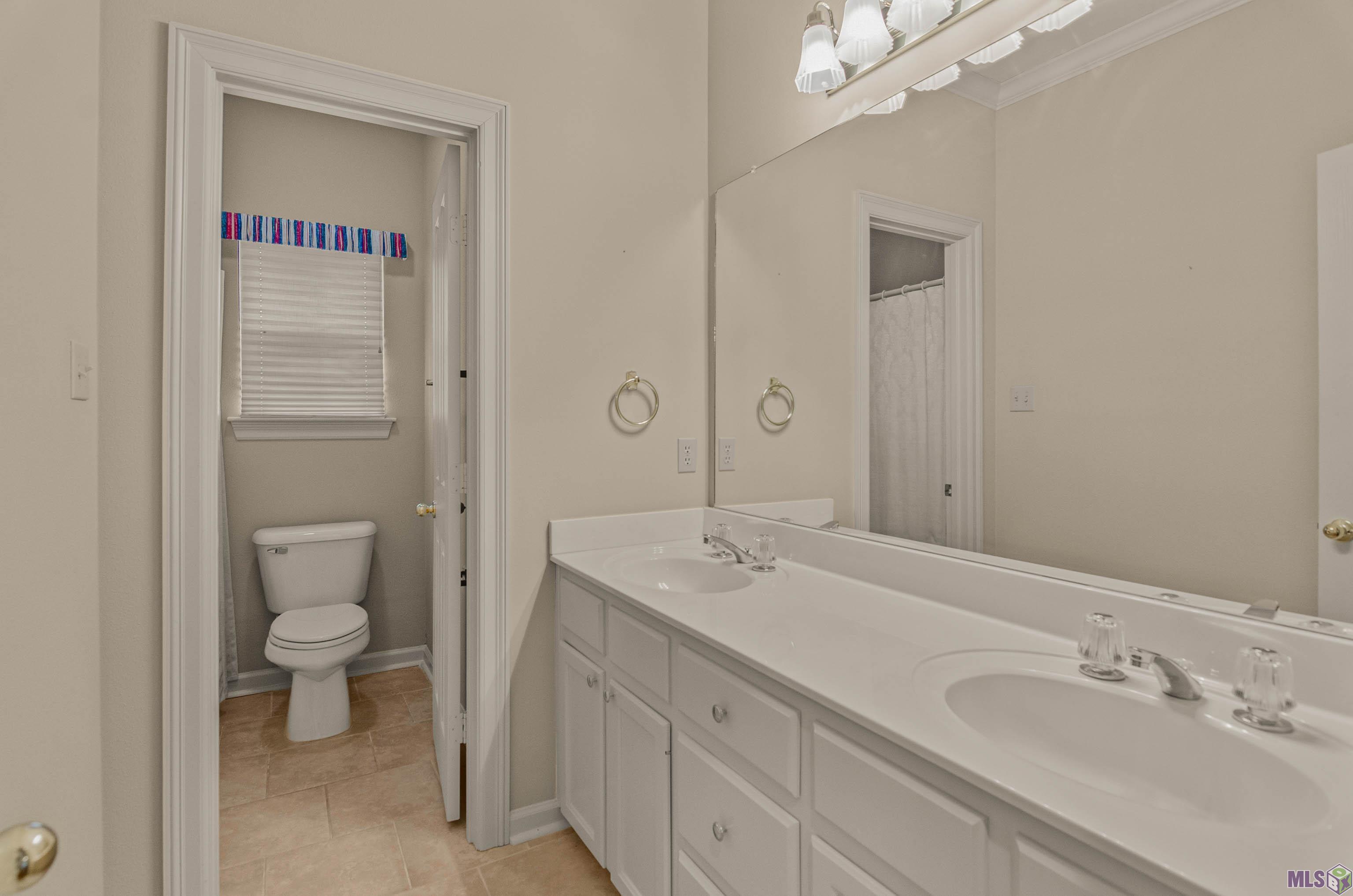 1519 Ridgeland Drive Baton Rouge, LA 70810 - Photo 16 of 28 Hall Full Bath