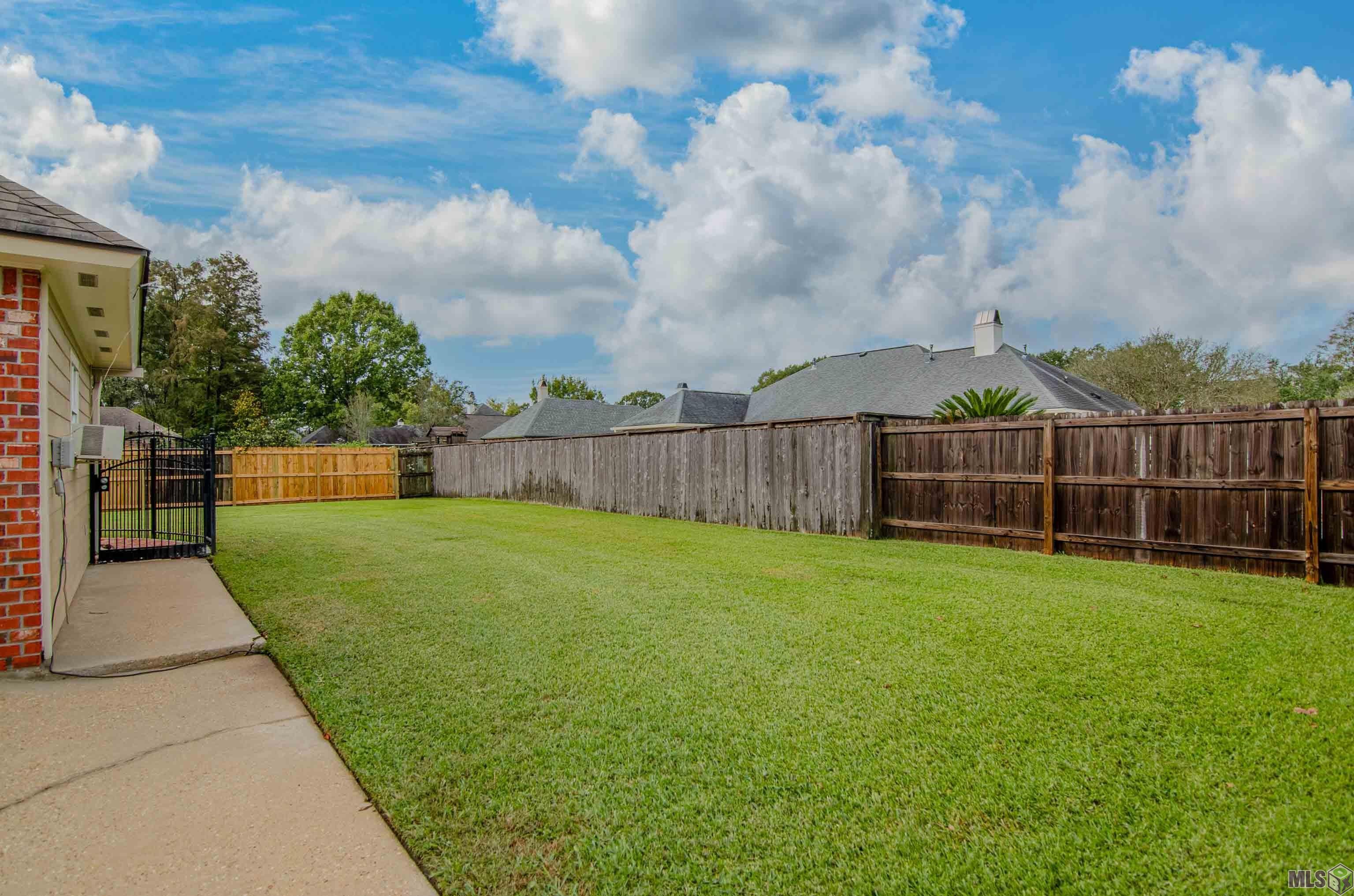 1519 Ridgeland Drive Baton Rouge, LA 70810 - Photo 19 of 28 Completely Fenced in Yard