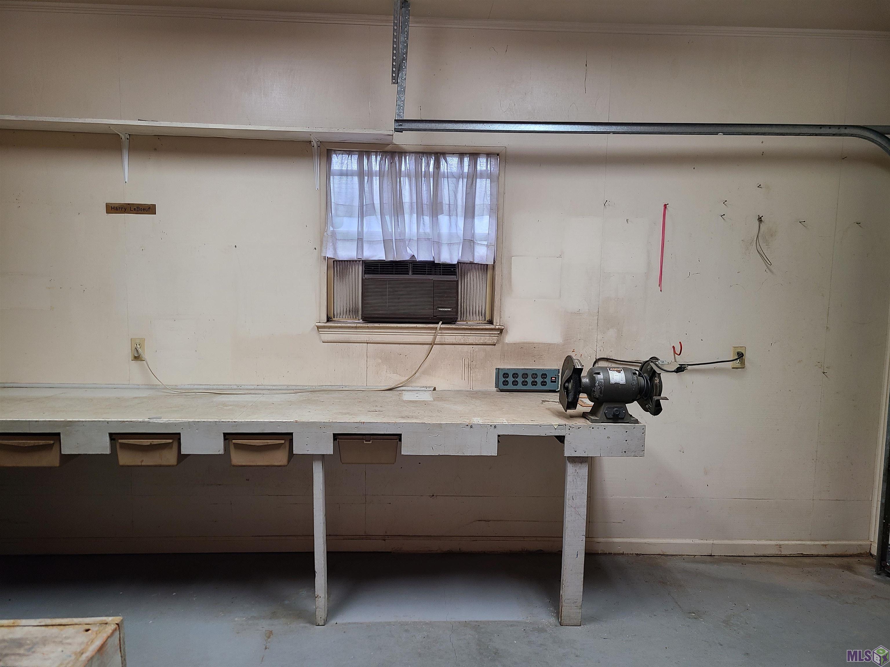 1519 Ridgeland Drive Baton Rouge, LA 70810 - Photo 28 of 28 Workshop with window unit