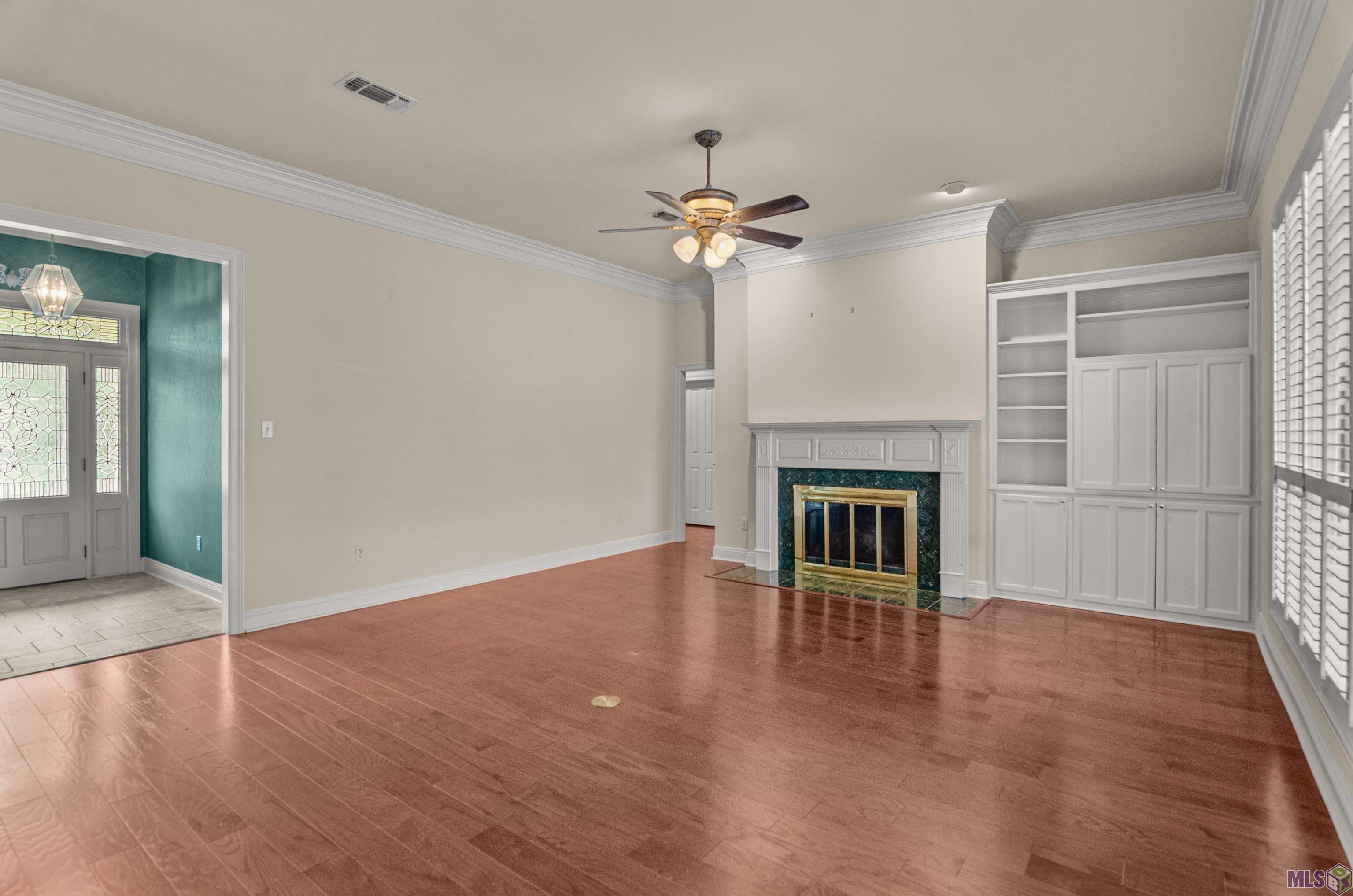 1519 Ridgeland Drive Baton Rouge, LA 70810 - Photo 8 of 28 Family Room with Gas Log Fireplace