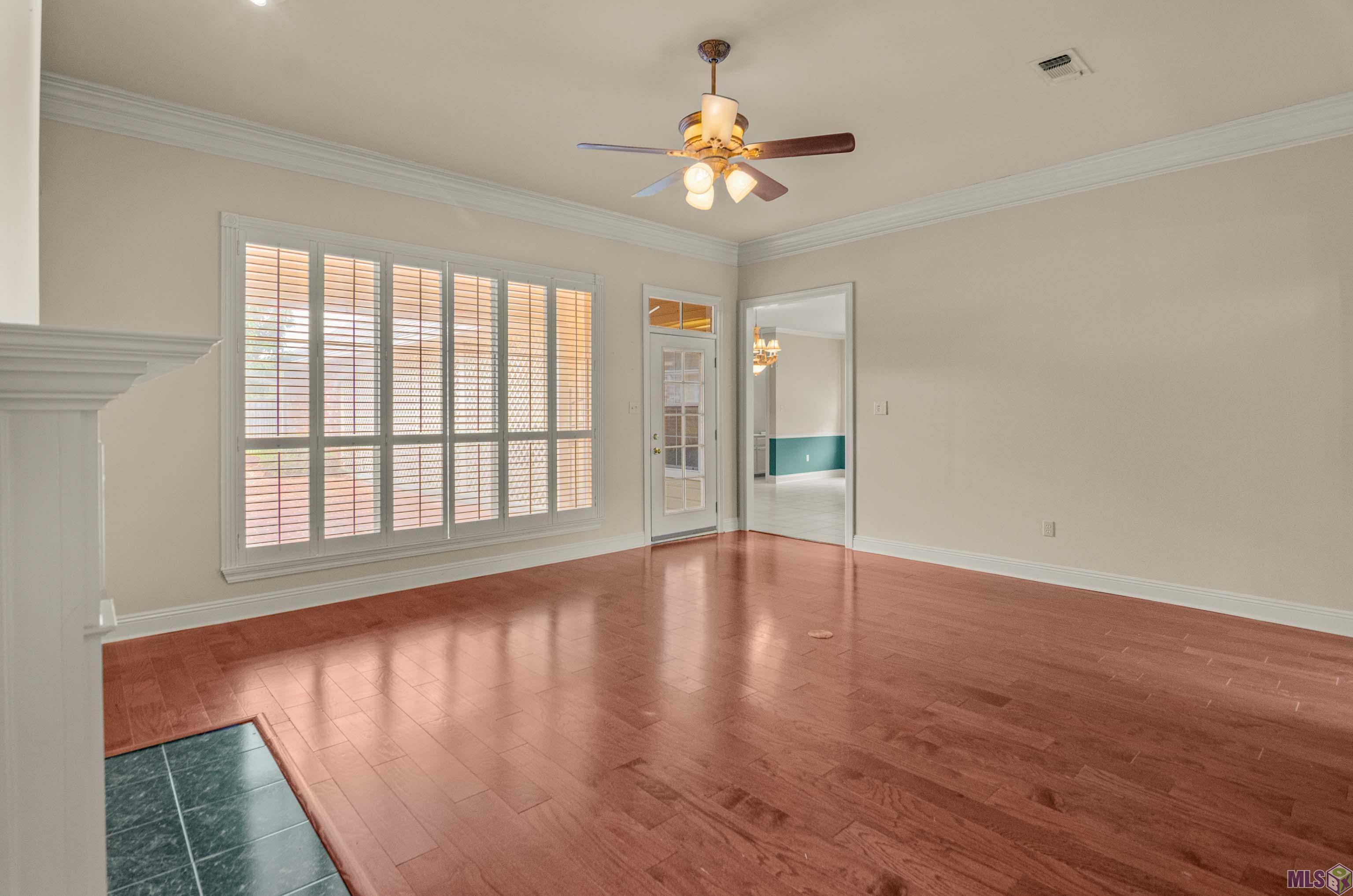 1519 Ridgeland Drive Baton Rouge, LA 70810 - Photo 9 of 28 Side View of Family Room