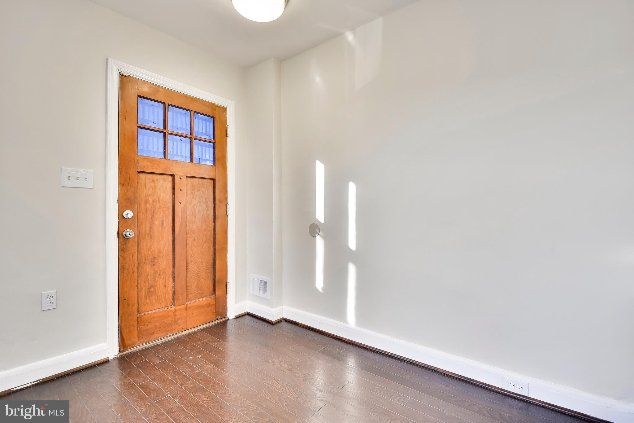 227 Old Riverside Road Baltimore, MD 21225 - Photo 6 of 20 Interior (General)