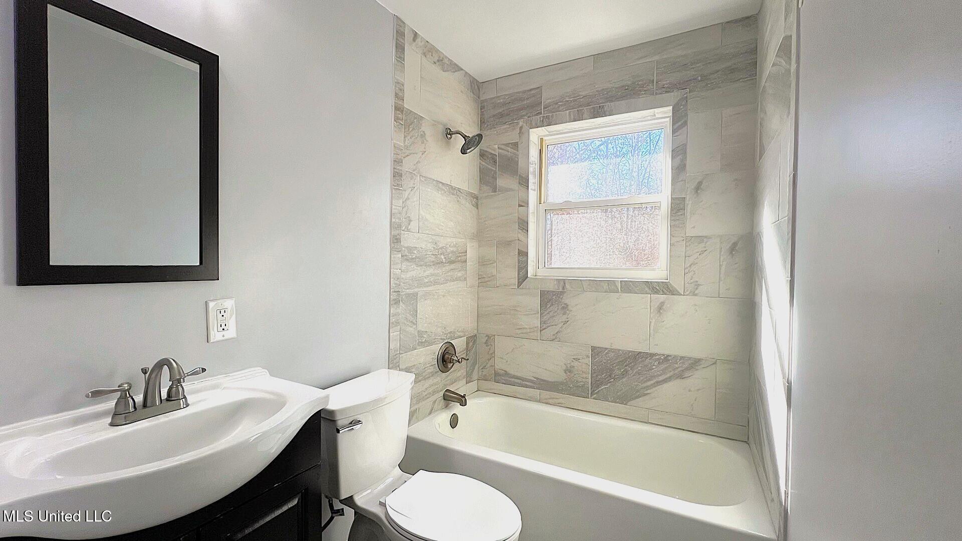 769 Mays Road Coldwater, MS 38618 - Photo 18 of 34 Bathroom