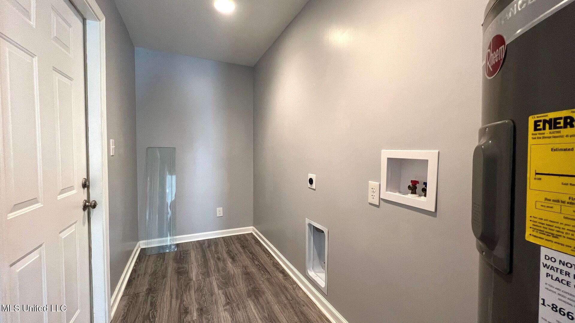 769 Mays Road Coldwater, MS 38618 - Photo 19 of 34 Laundry Room