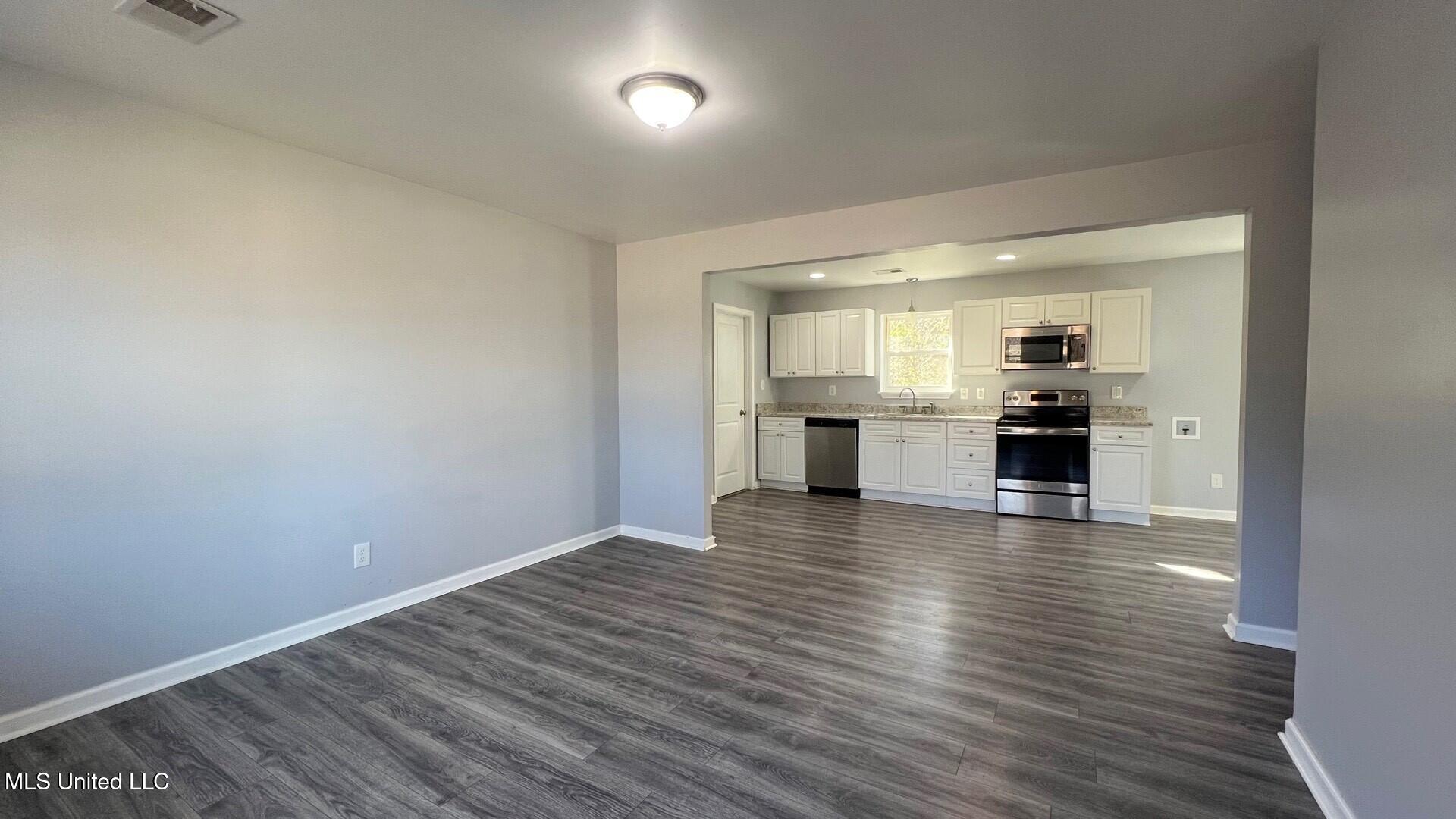 769 Mays Road Coldwater, MS 38618 - Photo 3 of 34 Great Room