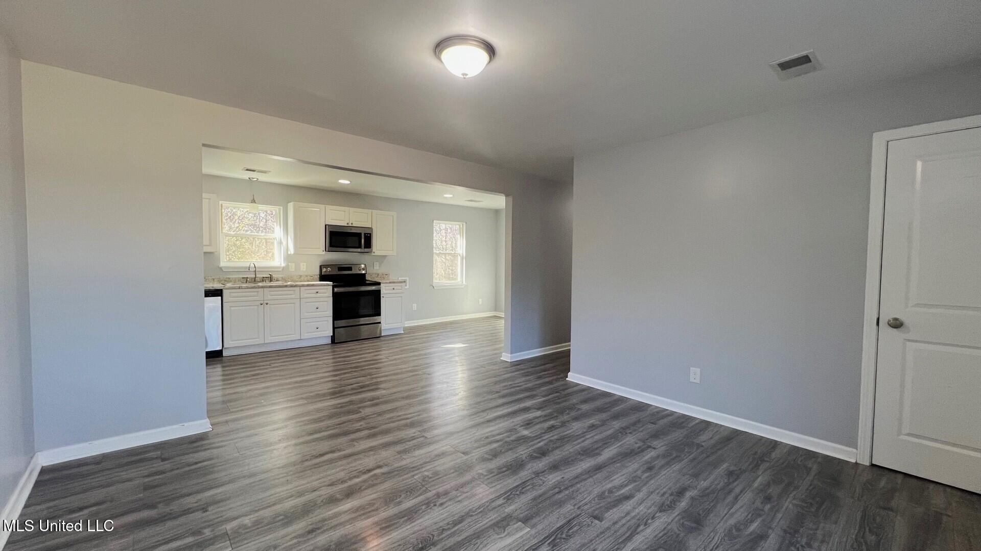 769 Mays Road Coldwater, MS 38618 - Photo 4 of 34 Great Room