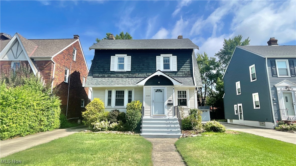 3573 Silsby Road Cleveland, OH 44118 - Photo 2 of 29 Charming University Heights colonial with shake siding.