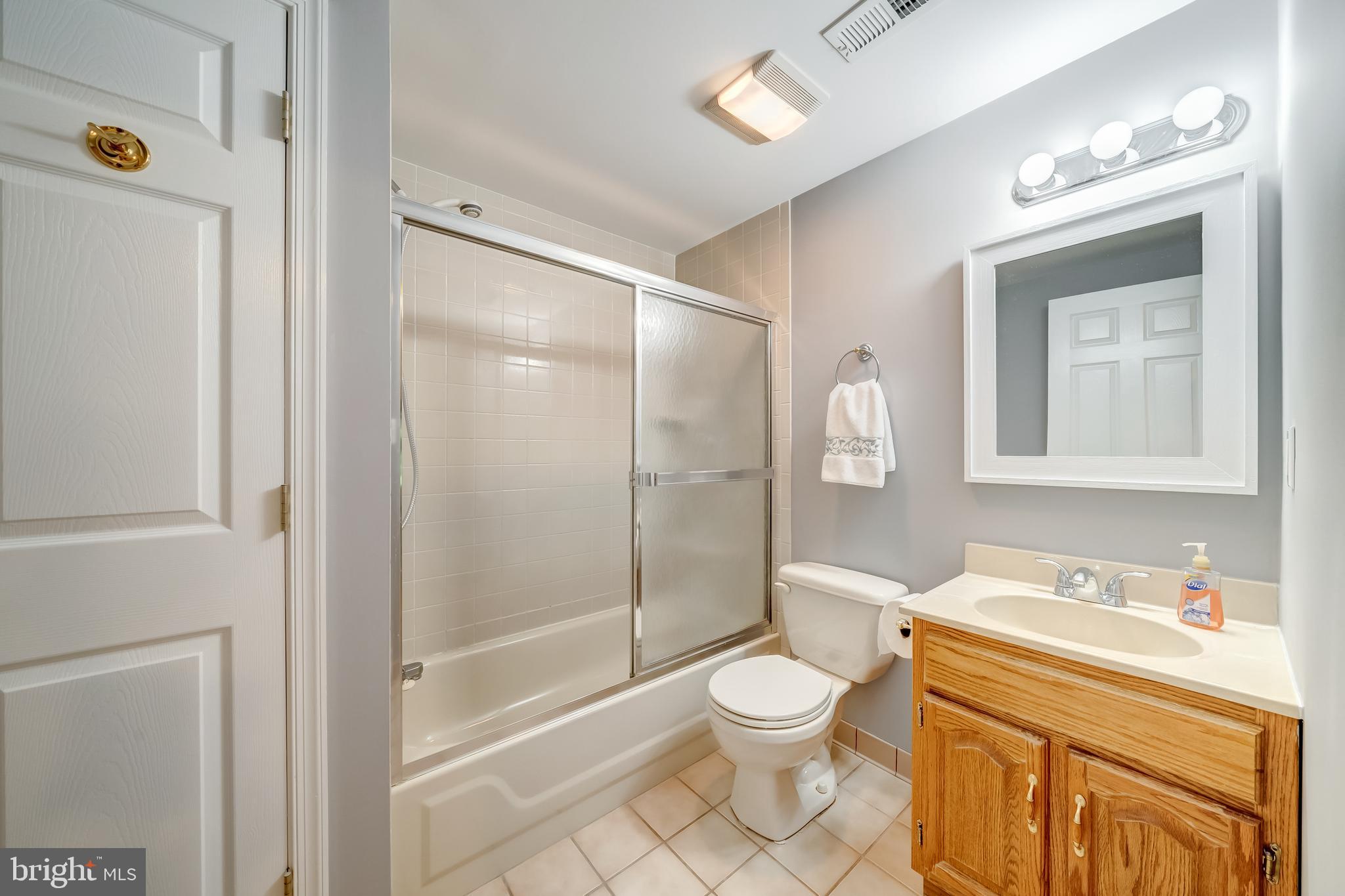 8609 Raglan Road Vienna, VA 22182 - Photo 42 of 83 HANDY FULL BATH NEXT TO 4TH BEDROOM