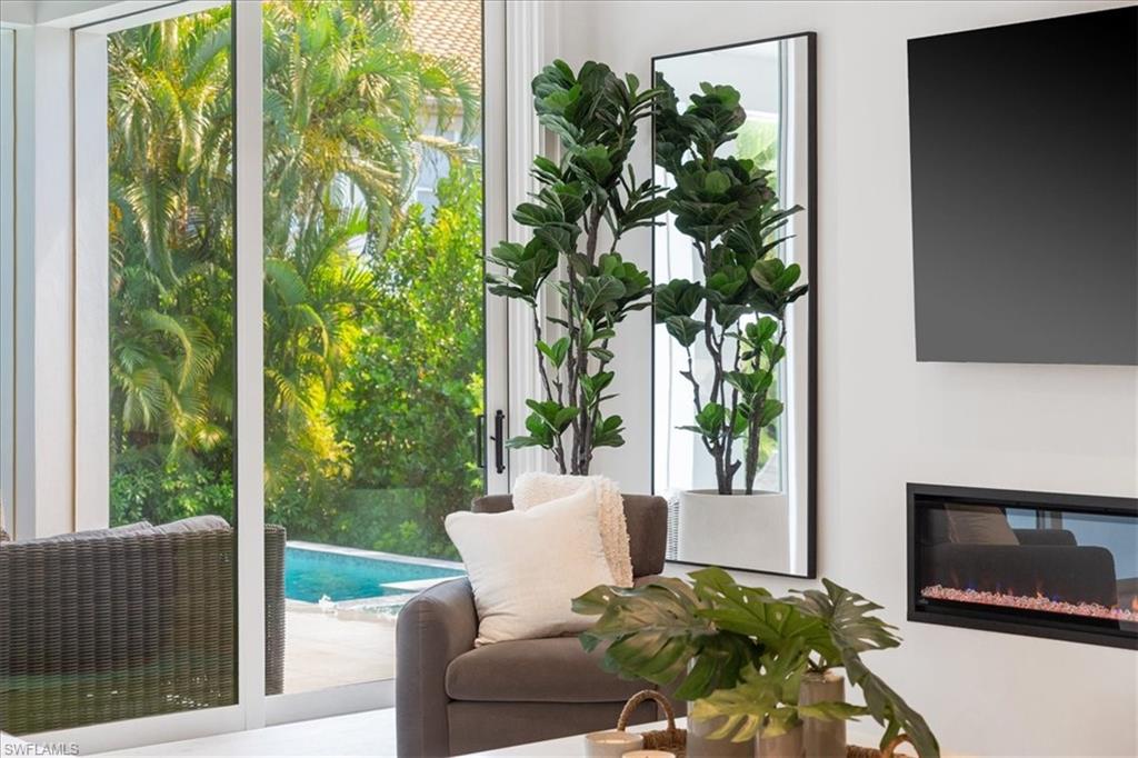 625 Parkview Lane Naples, FL 34103 - Photo 10 of 49