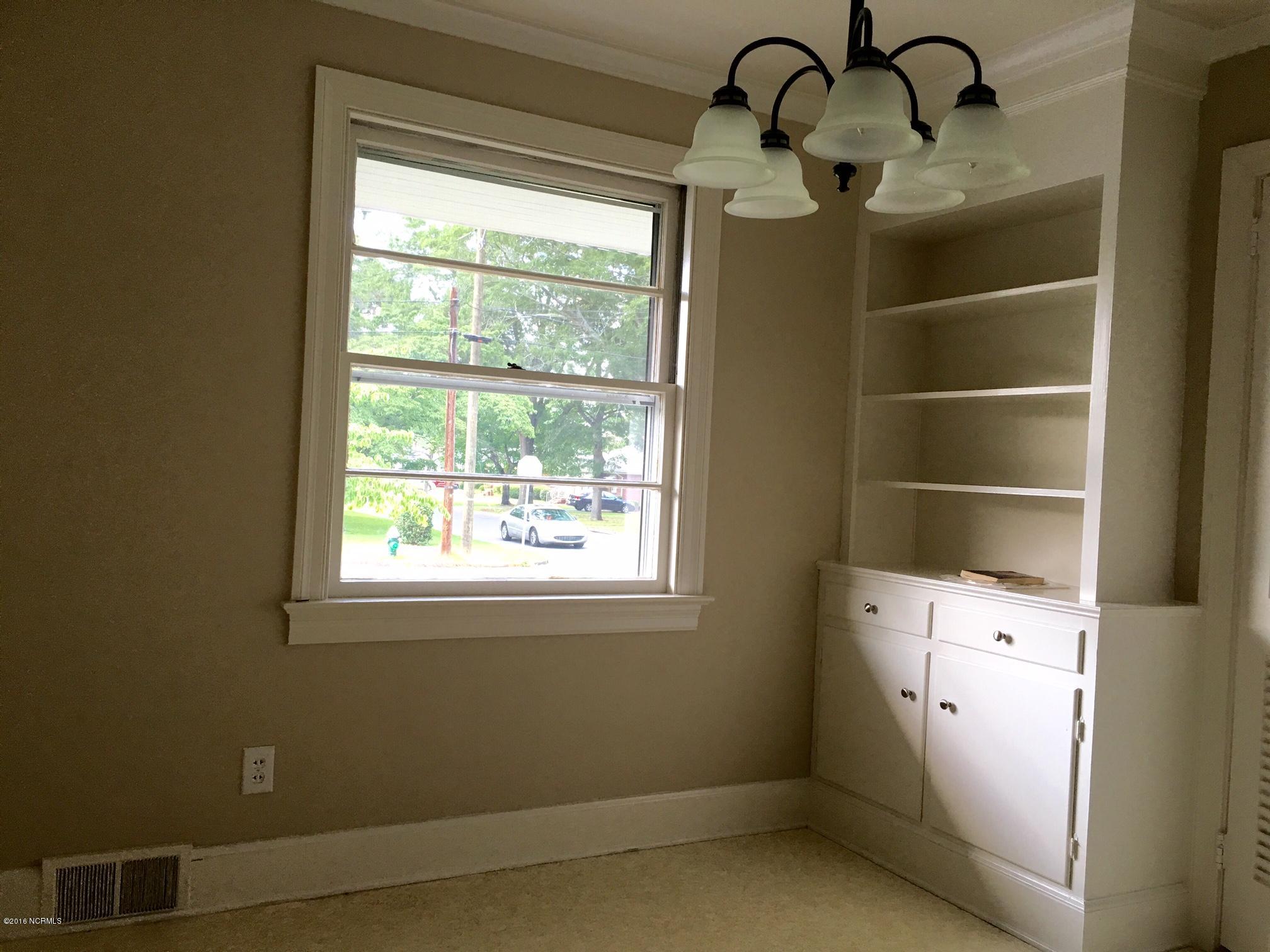 602 Daughety Road Kinston, NC 28501 - Photo 11 of 11 602 Daughety built-ins