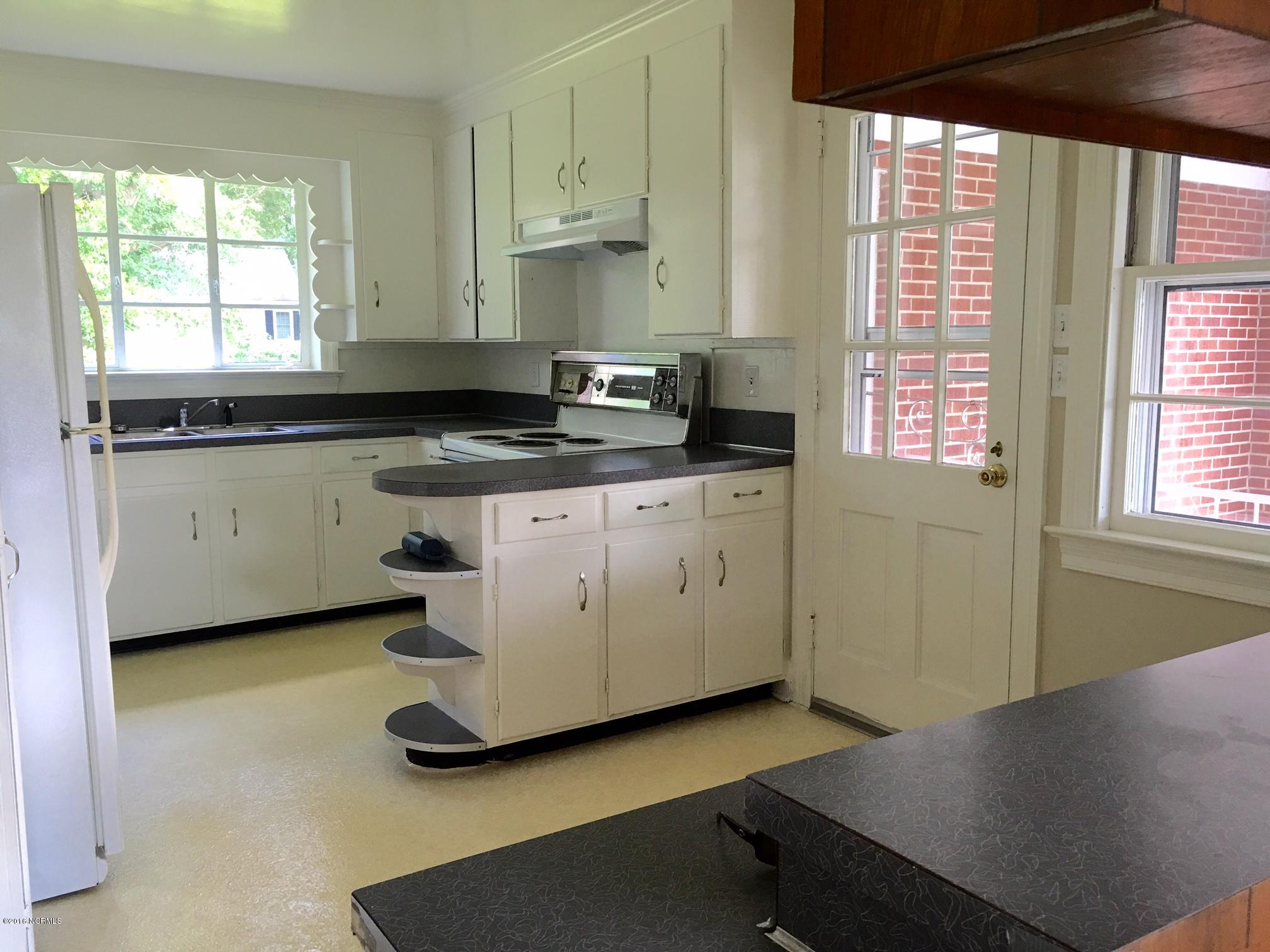 602 Daughety Road Kinston, NC 28501 - Photo 4 of 11 602 Daughety kit1