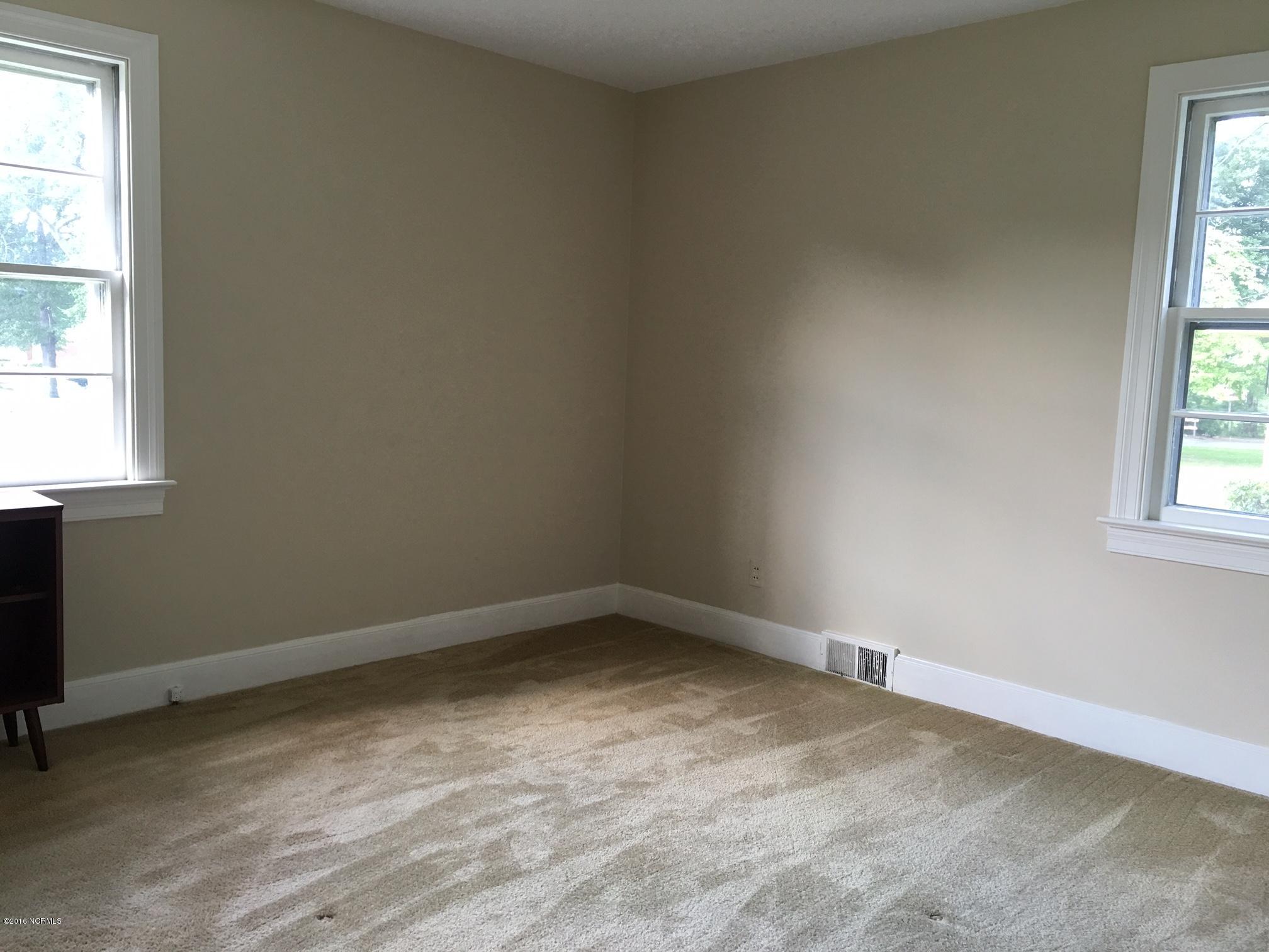 602 Daughety Road Kinston, NC 28501 - Photo 8 of 11 602 Daughety IMG_3714