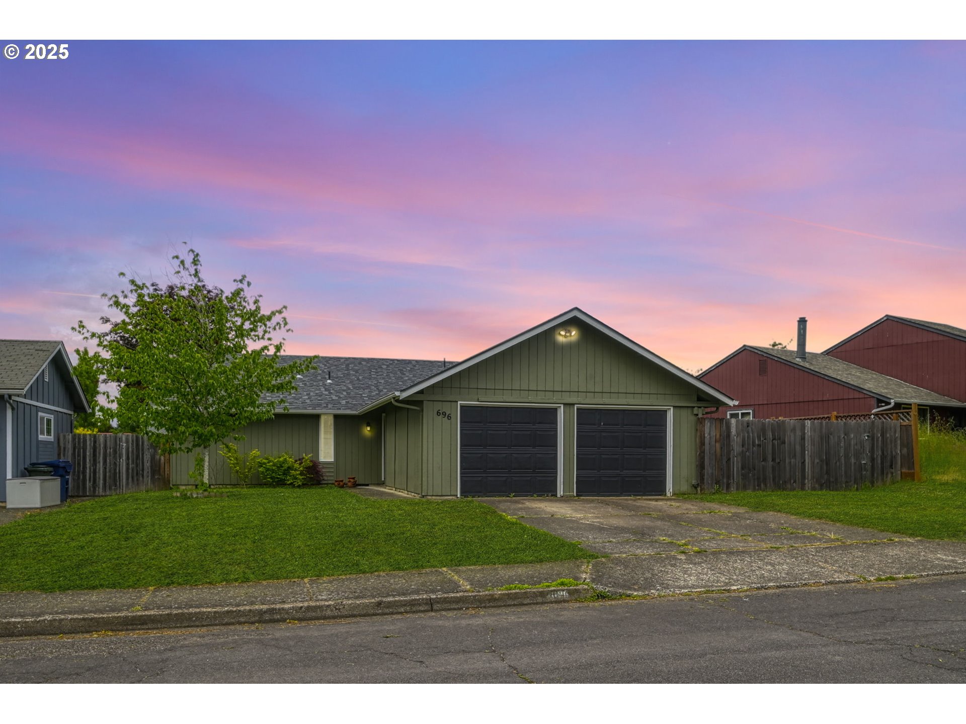 696 Island Street Springfield, OR 97477 - Photo 27 of 27 a front view of a house with a garden