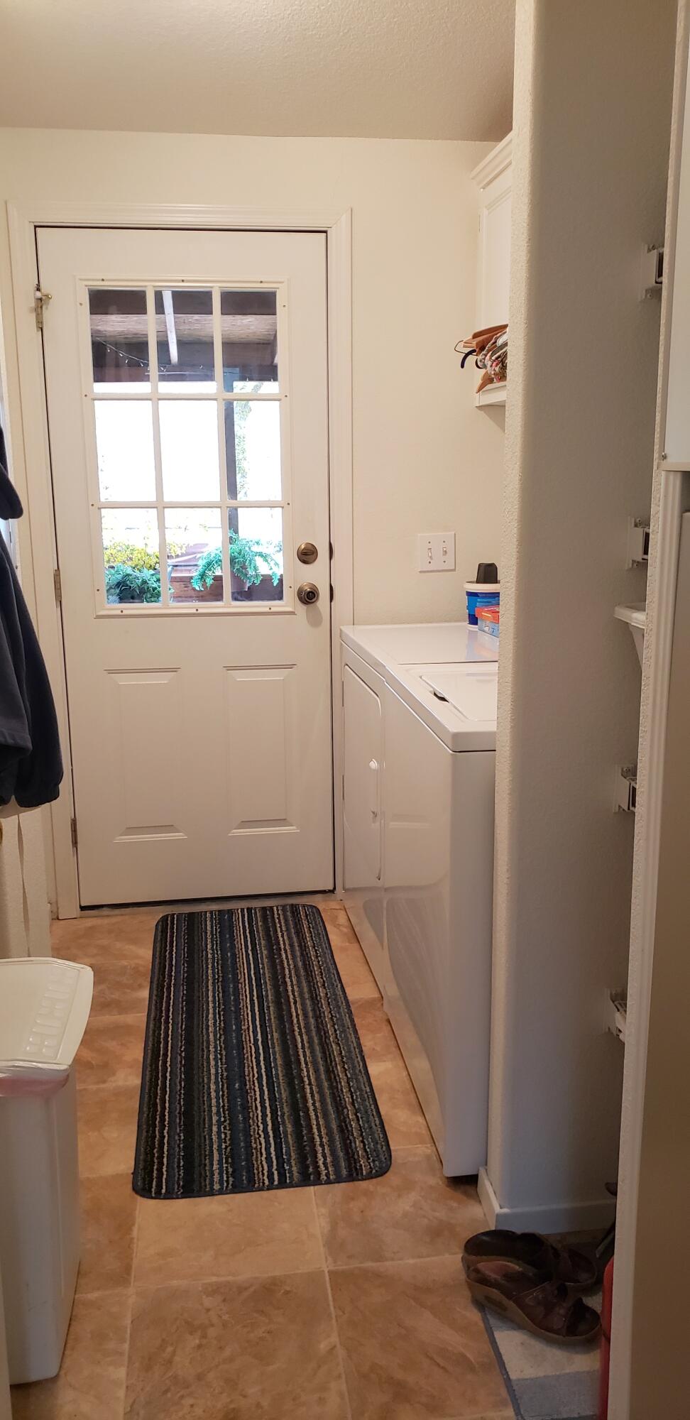 5865 Rockydale Road Cave Junction, OR 97523 - Photo 10 of 38 laundry room