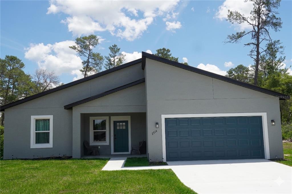 2914 Southwest 162nd Street Road Ocala, FL 34473 - Photo 3 of 47 a view of a backyard