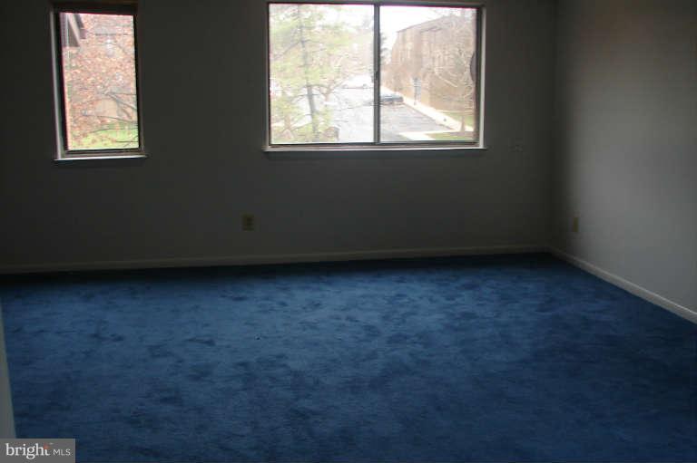 3182 Berry Road Northeast, Unit 28 Washington, DC 20018 - Photo 3 of 13 Living Room