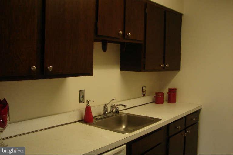 3182 Berry Road Northeast, Unit 28 Washington, DC 20018 - Photo 5 of 13 Kitchen