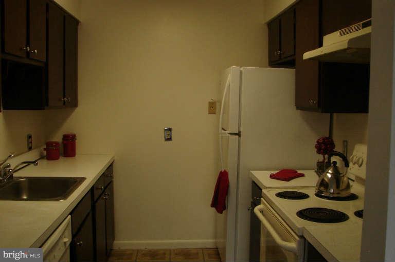 3182 Berry Road Northeast, Unit 28 Washington, DC 20018 - Photo 6 of 13 Kitchen