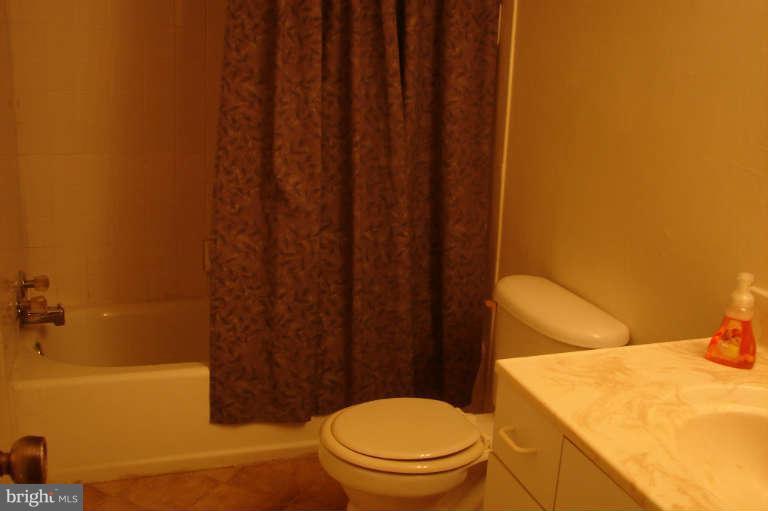 3182 Berry Road Northeast, Unit 28 Washington, DC 20018 - Photo 7 of 13 Bath