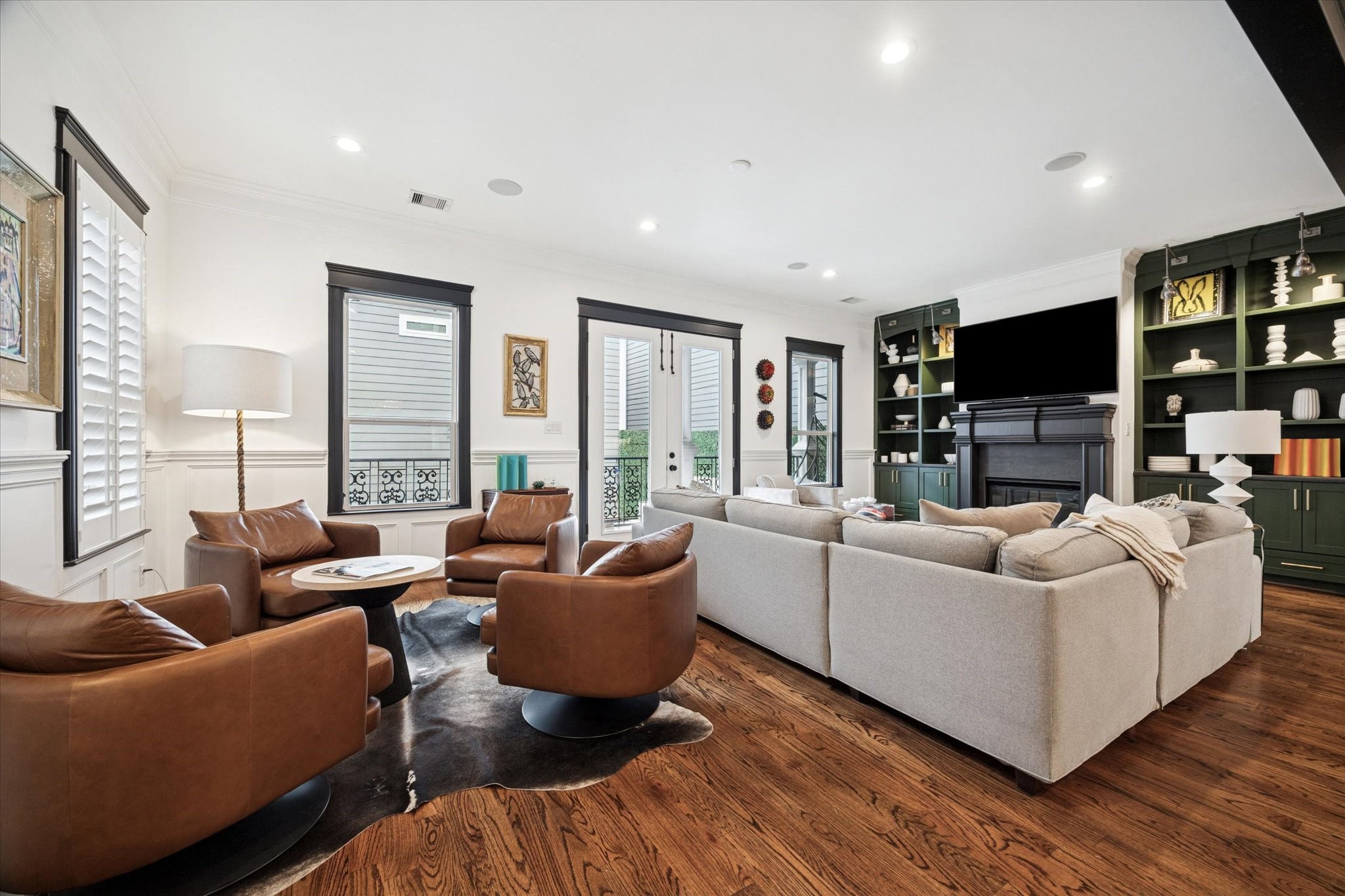 606 Rutland Street Houston, TX 77007 - Photo 28 of 48 One of the several sitting areas on the first floor