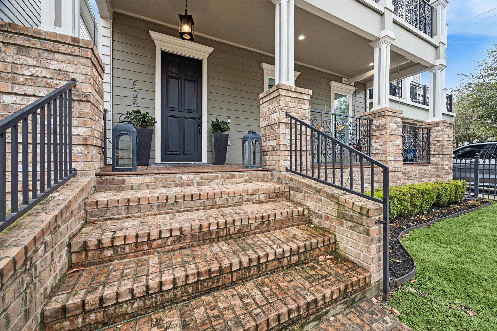 606 Rutland Street Houston, TX 77007 - Photo 4 of 48 Wonderful front porch with a porch swing to sit and watch the passers by heading to the walking trail to MKT on an evening