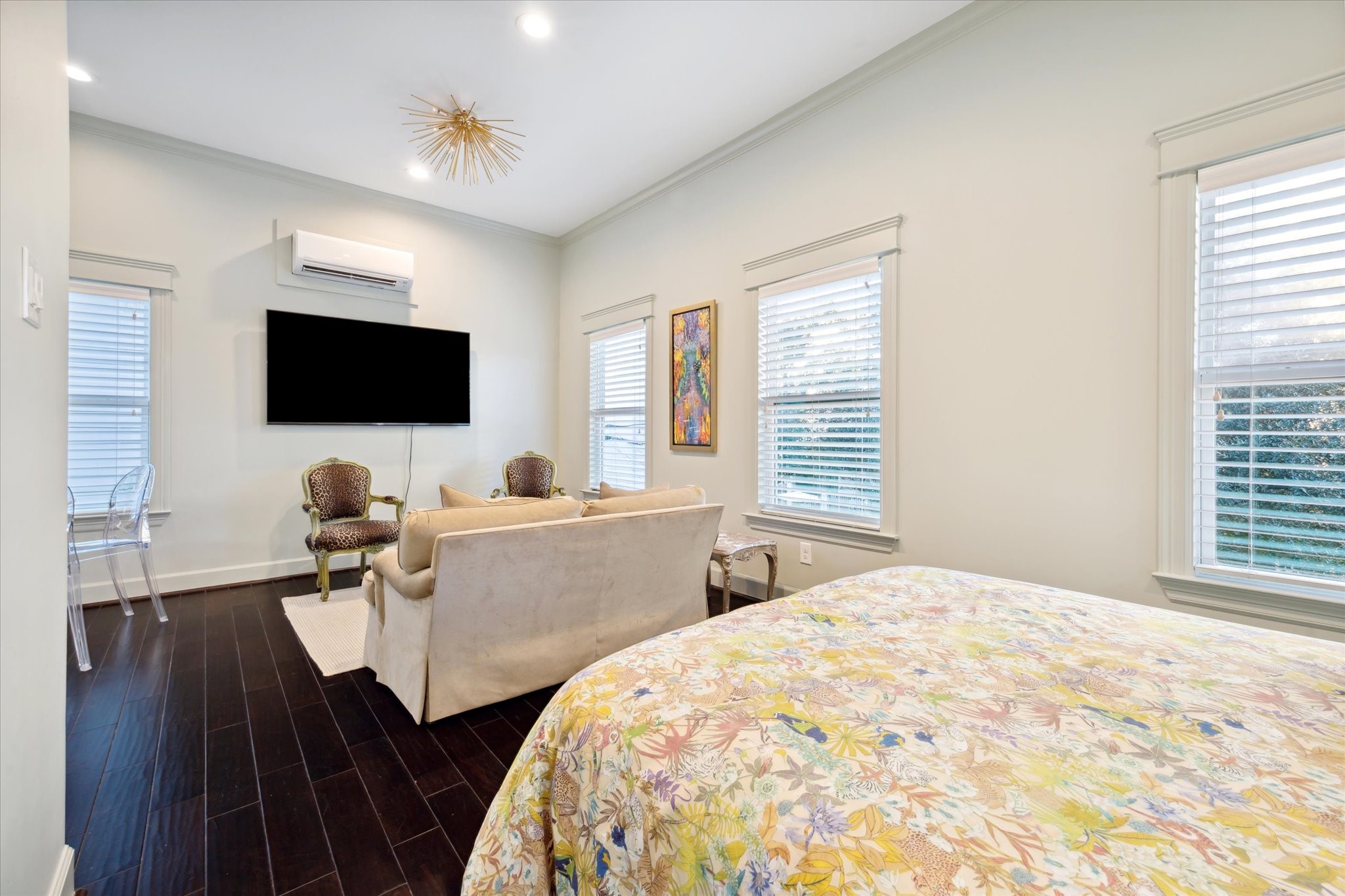 606 Rutland Street Houston, TX 77007 - Photo 41 of 48 Plenty of room for a living area and sleeping space in the garage apartment