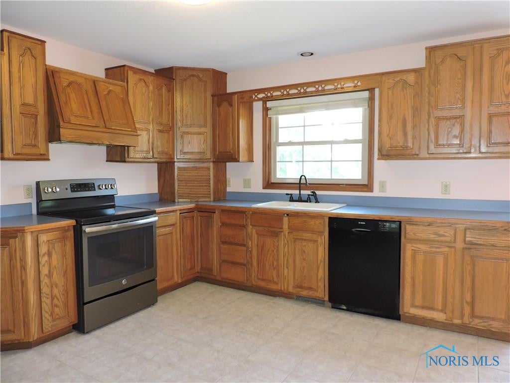 3005 North Raab Road Swanton, OH 43558 - Photo 9 of 32 Photo 9