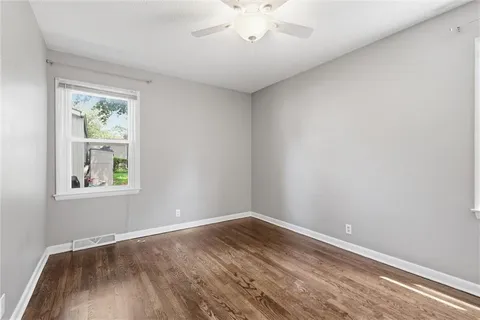 $259,999 | 605 Northwest Gibson Road, Lee's Summit, MO 64063