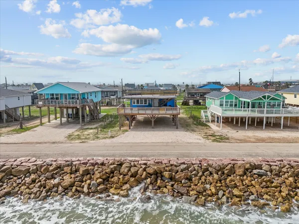 $400,000 | 510 Beach Drive, Surfside Beach, TX 77541
