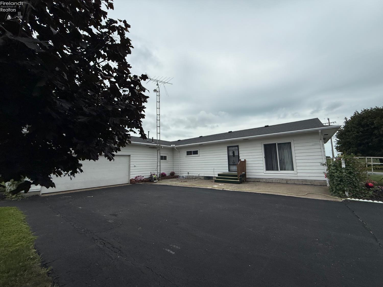 1284 East Lockwood Road Port Clinton, OH 43452 - Photo 9 of 10 Gallery Image 9