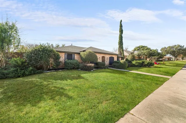 $499,999 | 1954 Chesham Drive, Carrollton, TX 75007