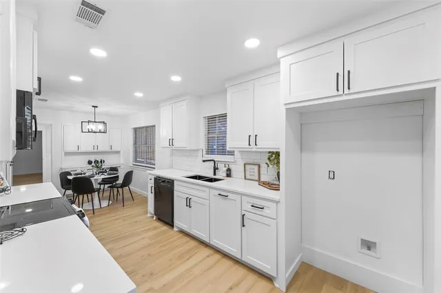 $499,999 | 1954 Chesham Drive, Carrollton, TX 75007