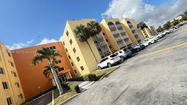 $1,800 | 6980 Northwest 186th Street, Unit 3126, Hialeah, FL 33015