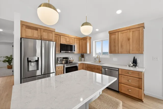 $469,900 | 915 7th Avenue, Wanamingo, MN 55983