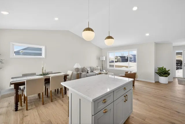 $469,900 | 915 7th Avenue, Wanamingo, MN 55983