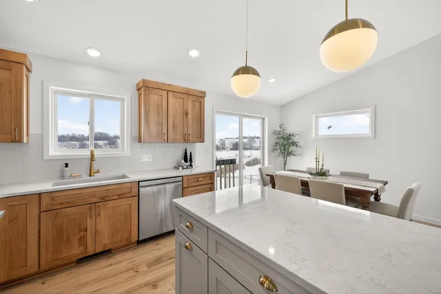 $469,900 | 915 7th Avenue, Wanamingo, MN 55983