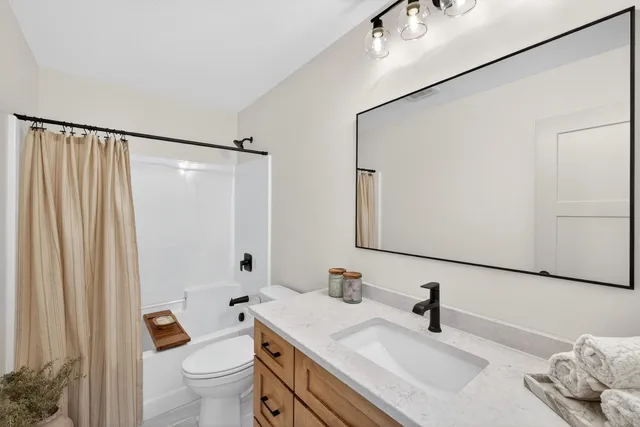 $469,900 | 915 7th Avenue, Wanamingo, MN 55983