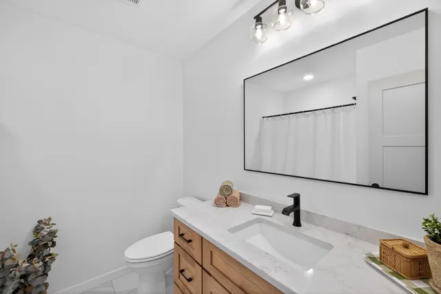 $469,900 | 915 7th Avenue, Wanamingo, MN 55983