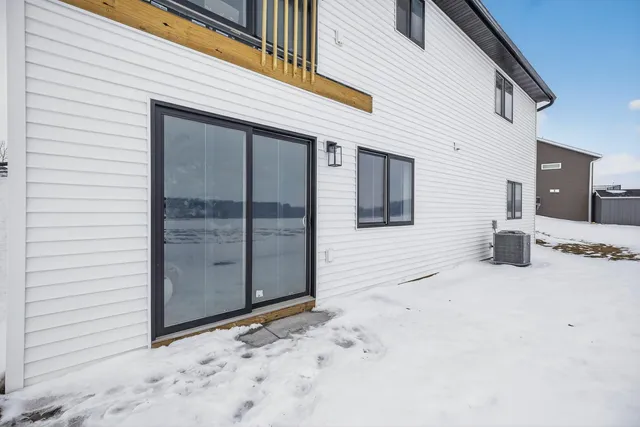 $469,900 | 915 7th Avenue, Wanamingo, MN 55983