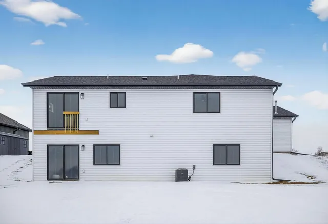 $469,900 | 915 7th Avenue, Wanamingo, MN 55983