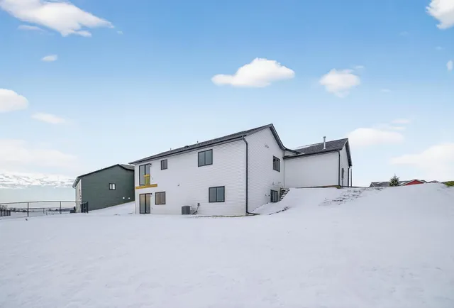 $469,900 | 915 7th Avenue, Wanamingo, MN 55983