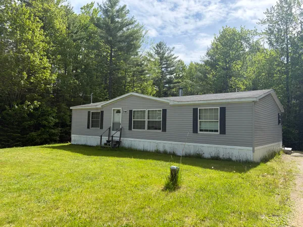 $189,900 | 25 Nicole Lane, Waterville, ME 04901