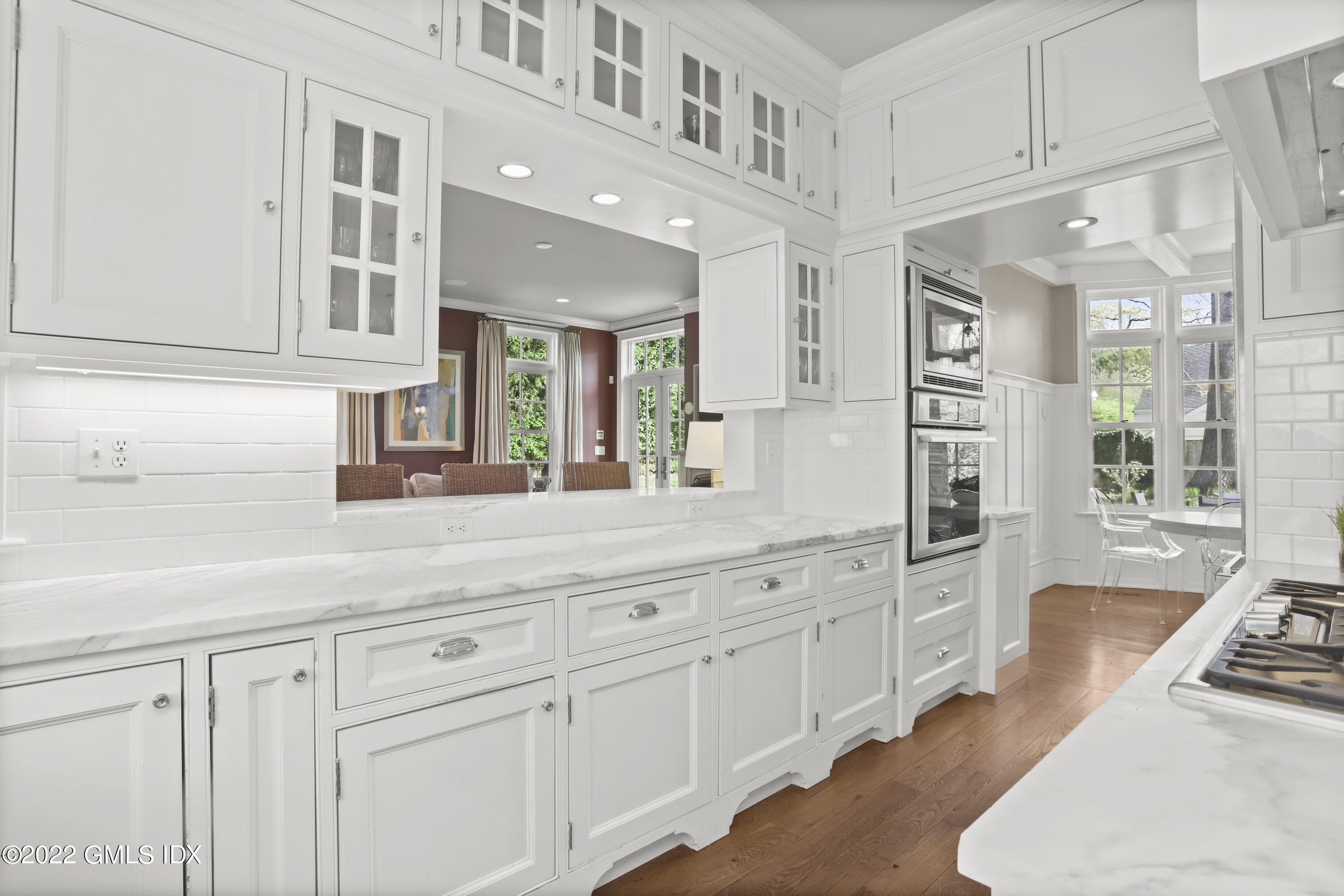 22 Glen Road Greenwich, CT 06830 - Photo 13 of 30 a spacious en suite bathroom with double sink and a mirror