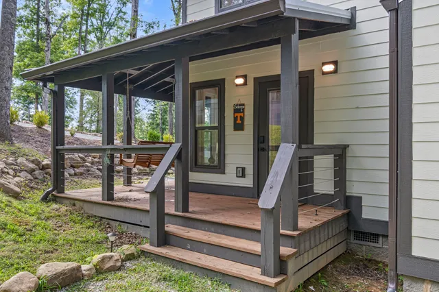 a view of entryway front of house